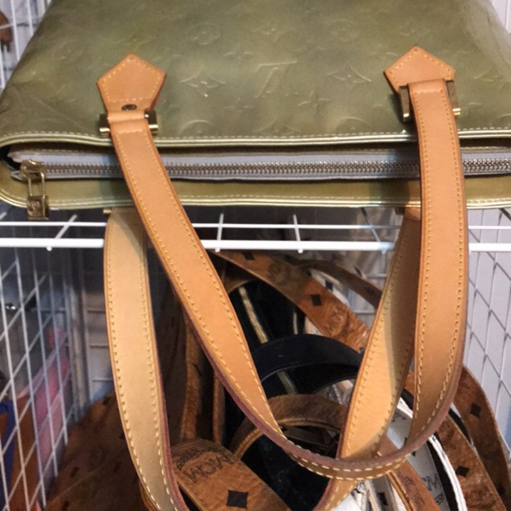 Authentic Louis Vuitton Houston vernis LV Purse - Picture 3 of 16